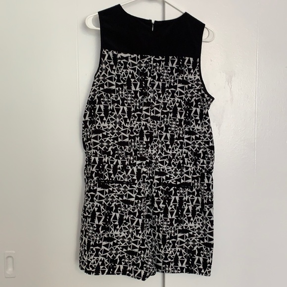 Sleeveless, short romper - Picture 2 of 10